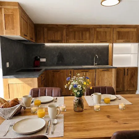 New 2-bedroom, 2-bathroom In Location Appartamento